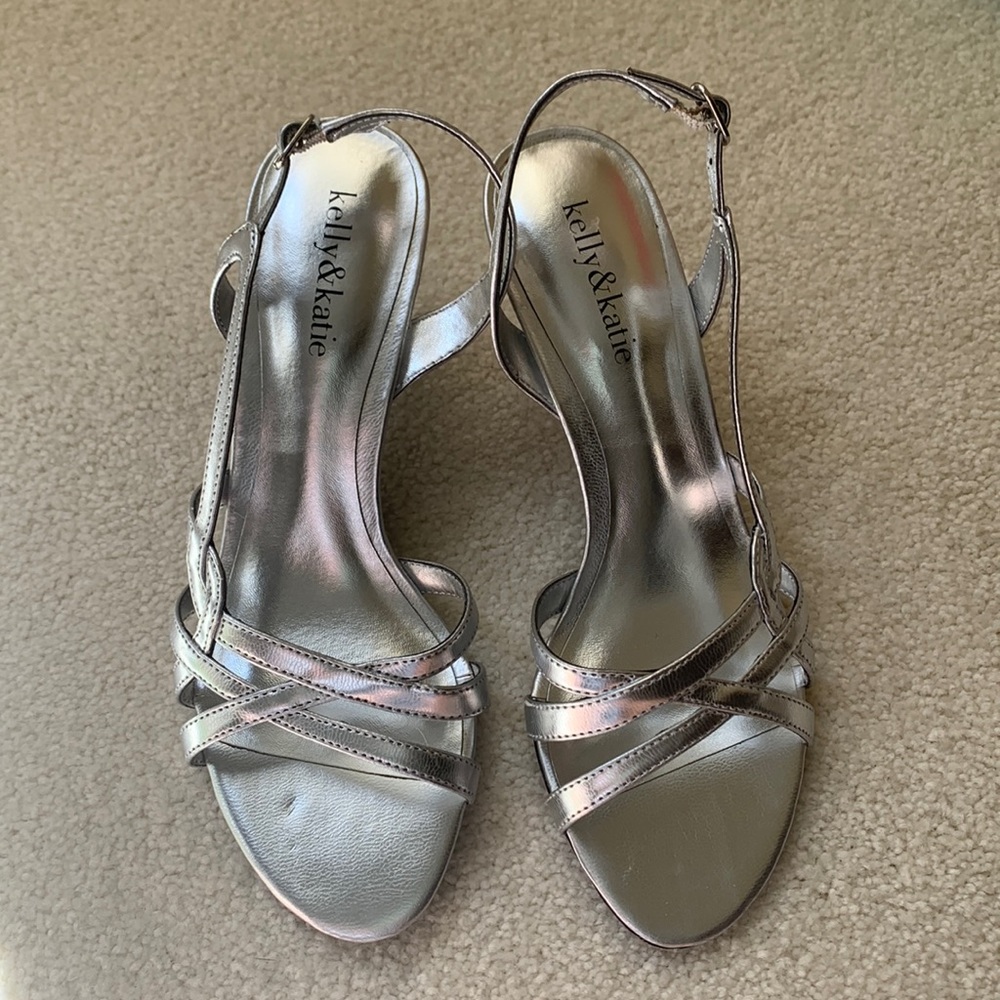 Kelly & Katie silver heels - size 7